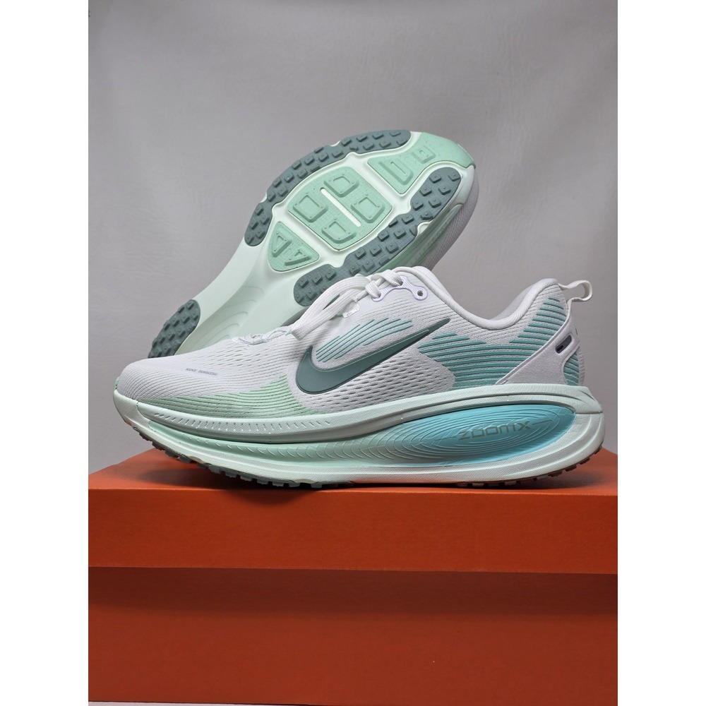 Nike Vomero 18 Size 9.5 Wide Womens White Cannon Bleached Turq IF0515 101 New
